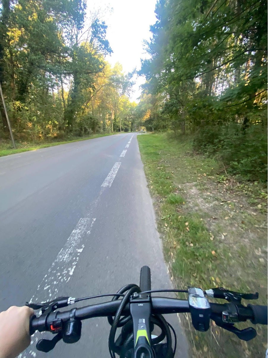 Photo d'une personne sur un vélo