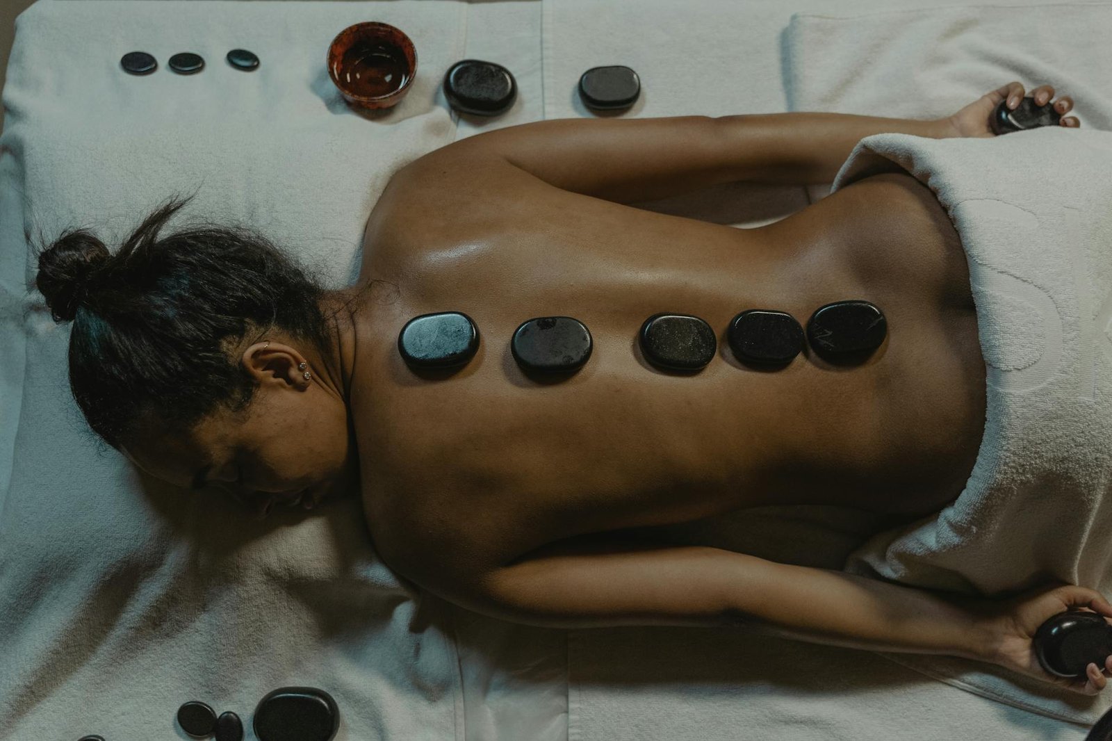 Photo de massage à la pierre chaude